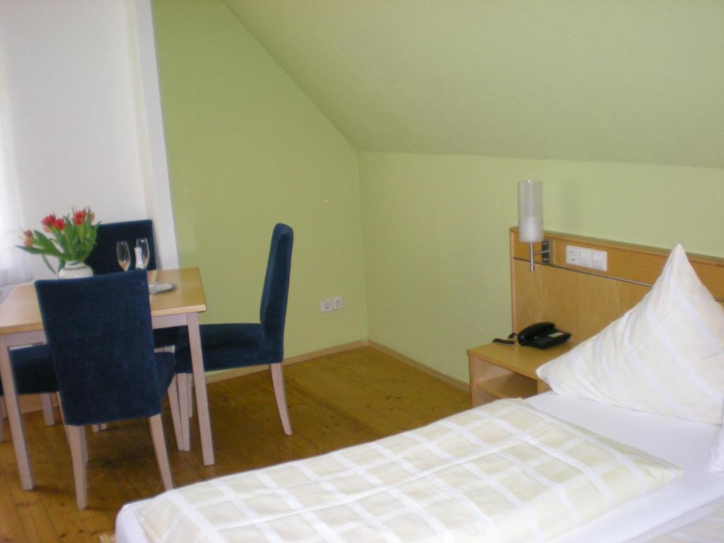 Hotel Goldener Löwe Günzburg Rum bild