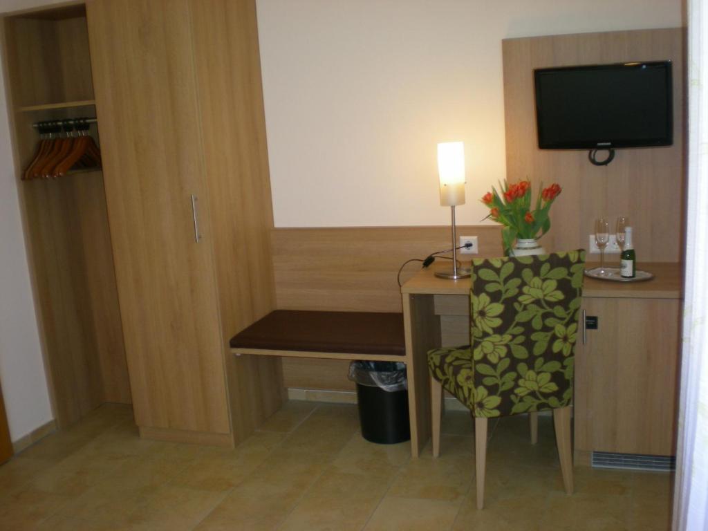 Hotel Goldener Löwe Günzburg Rum bild