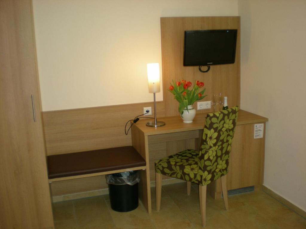 Hotel Goldener Löwe Günzburg Rum bild